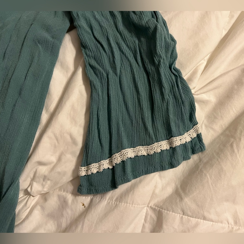 Women’s Design Top - Picture 3 of 4